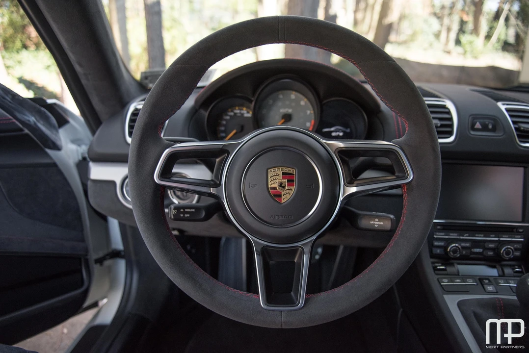2016 Porsche 981 Cayman GT4 - Image 17 of 31