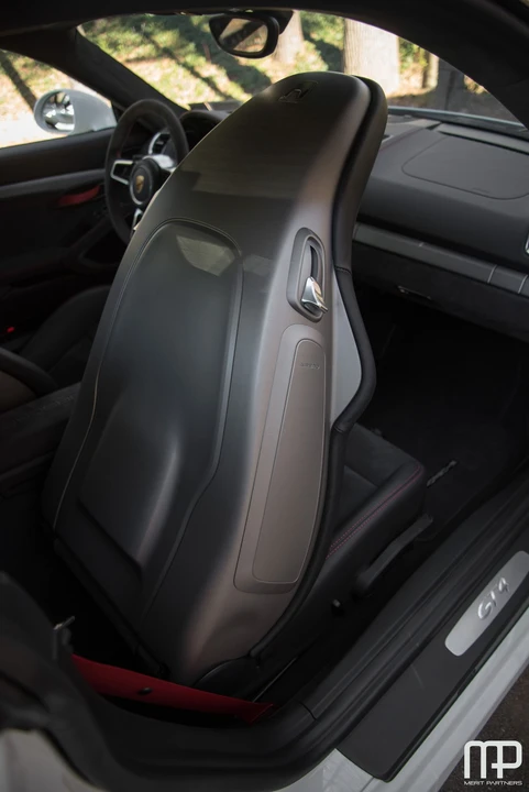 2016 Porsche 981 Cayman GT4 - Image 27 of 31