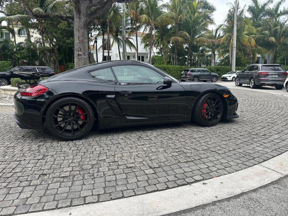 2016 Porsche 981 Cayman GT4 - Image 27 of 31