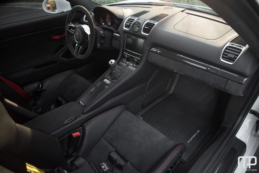 2016 Porsche 981 Cayman GT4 - Image 19 of 31