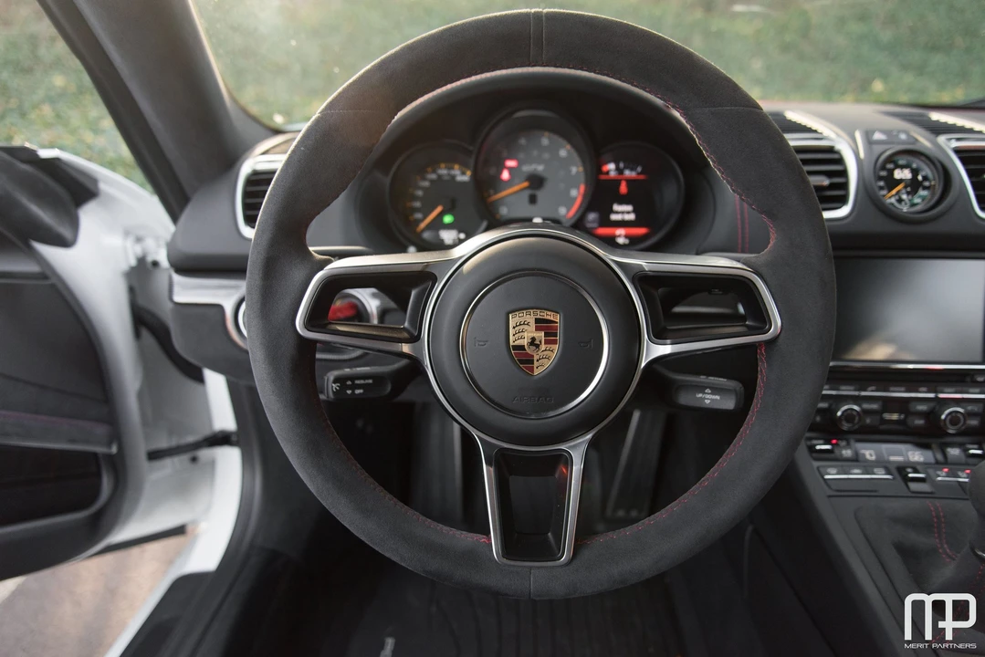 2016 Porsche 981 Cayman GT4 - Image 24 of 31