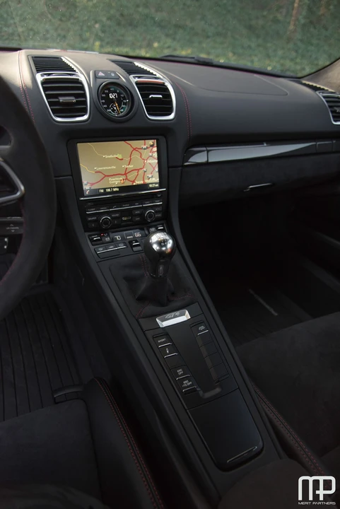 2016 Porsche 981 Cayman GT4 - Image 26 of 31