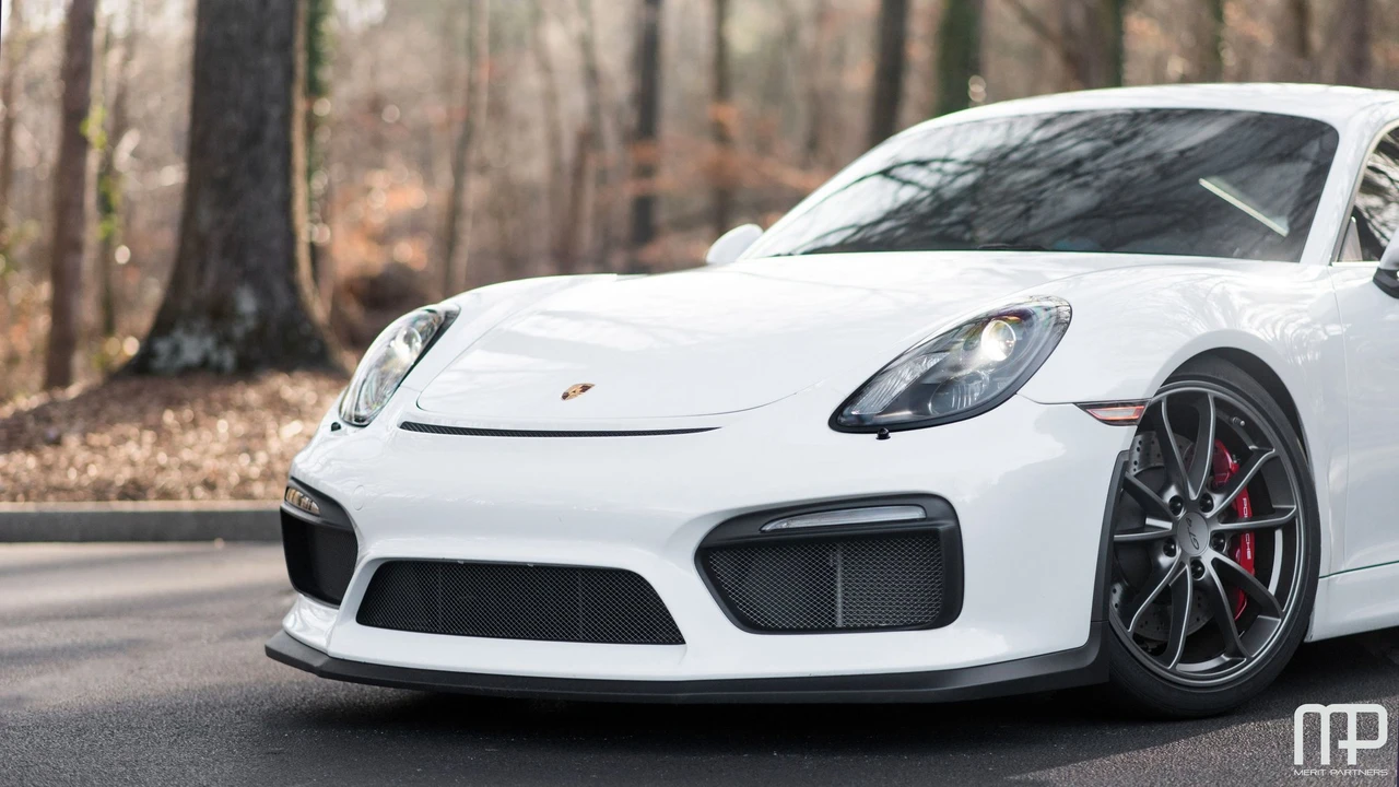 2016 Porsche 981 Cayman GT4 - Image 2 of 31