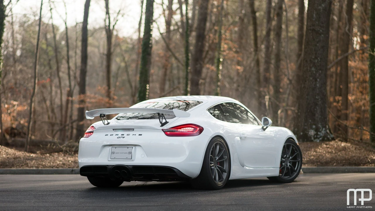 2016 Porsche 981 Cayman GT4 - Image 9 of 31