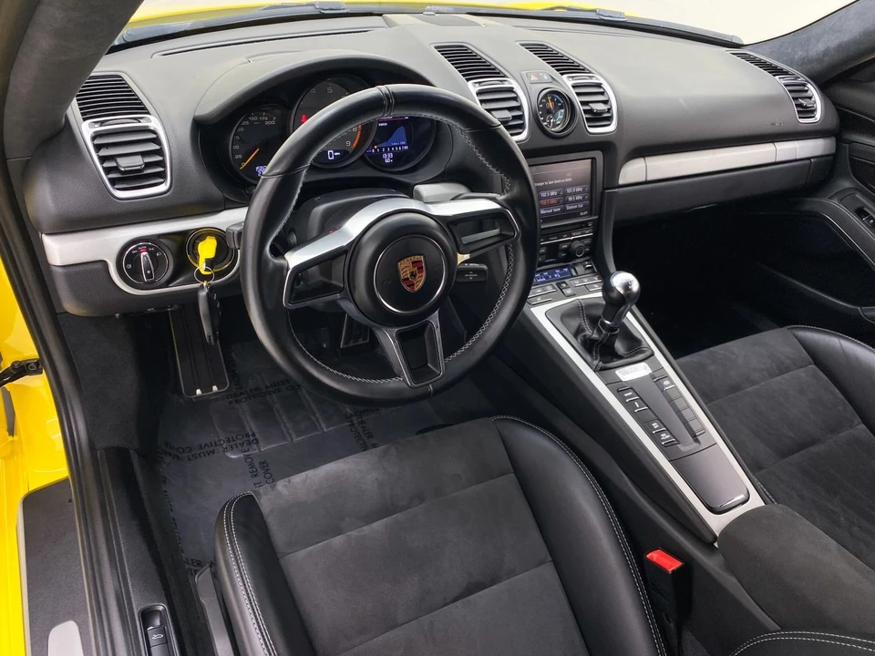 2016 Porsche 981 Cayman GT4 - Image 18 of 21