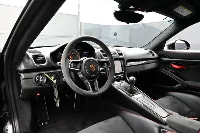 2016 Porsche 981 Cayman GT4 - Image 4 of 5