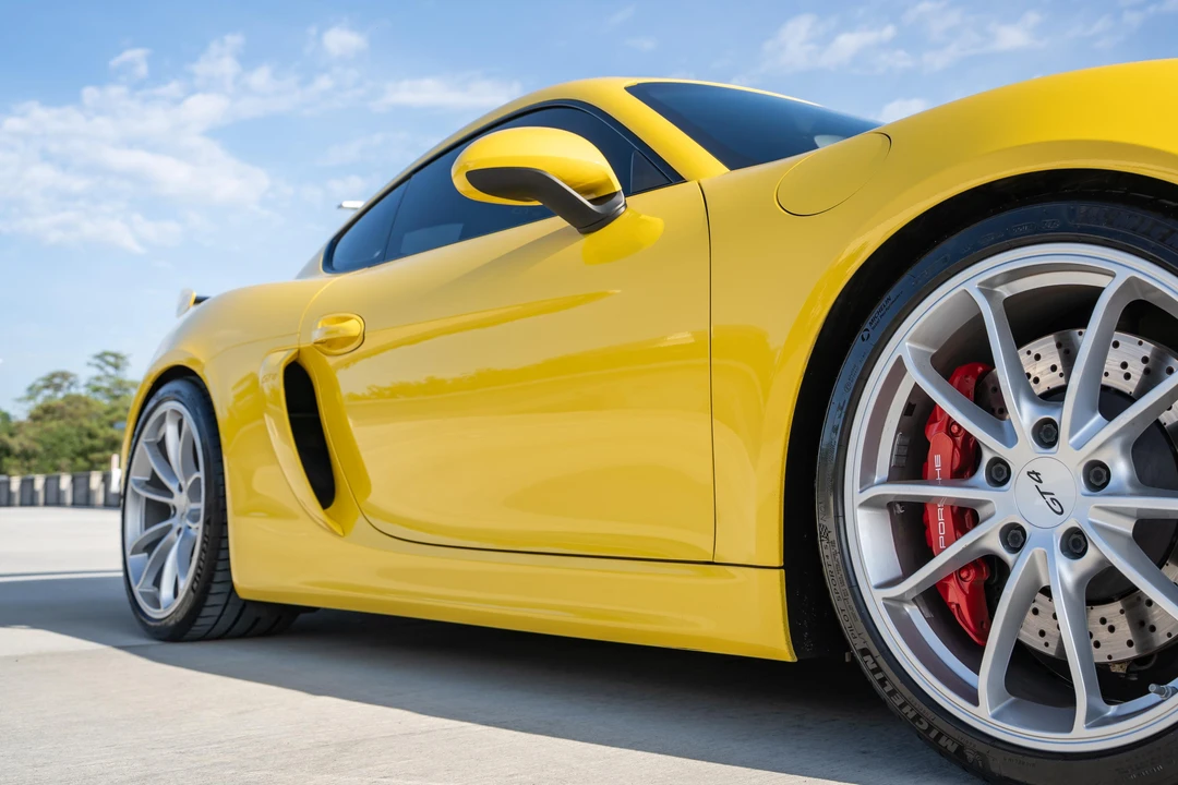 2016 Porsche 981 Cayman GT4 - Image 17 of 31
