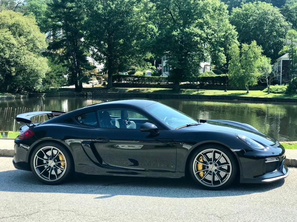 2016 Porsche 981 Cayman GT4 - Image 2 of 9