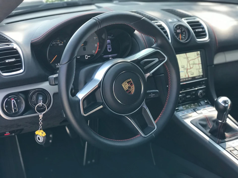 2016 Porsche 981 Cayman GT4 - Image 7 of 9