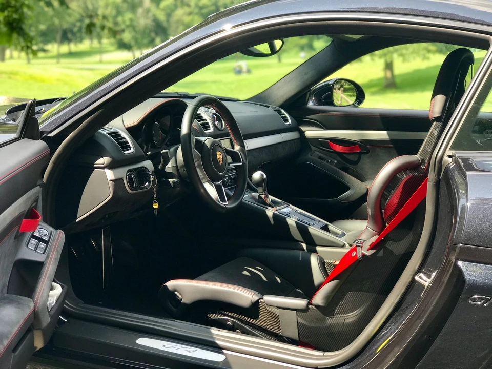 2016 Porsche 981 Cayman GT4 - Image 6 of 9