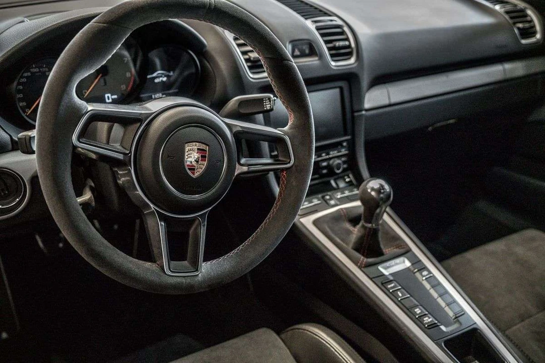 2016 Porsche 981 Cayman GT4 - Image 8 of 10