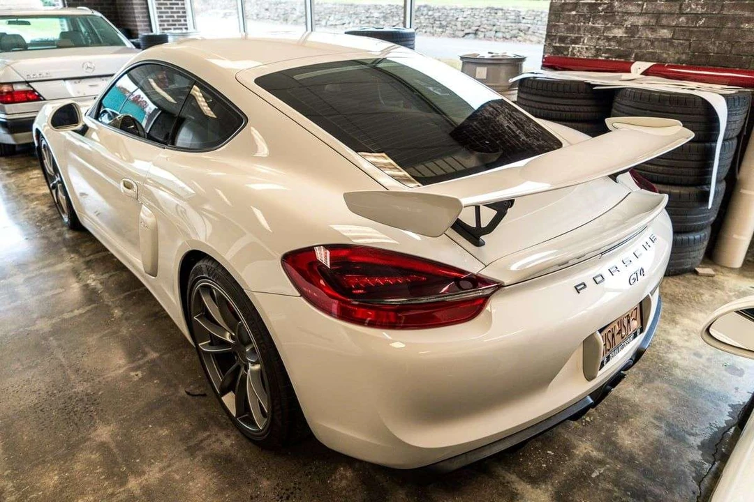 2016 Porsche 981 Cayman GT4 - Image 4 of 10