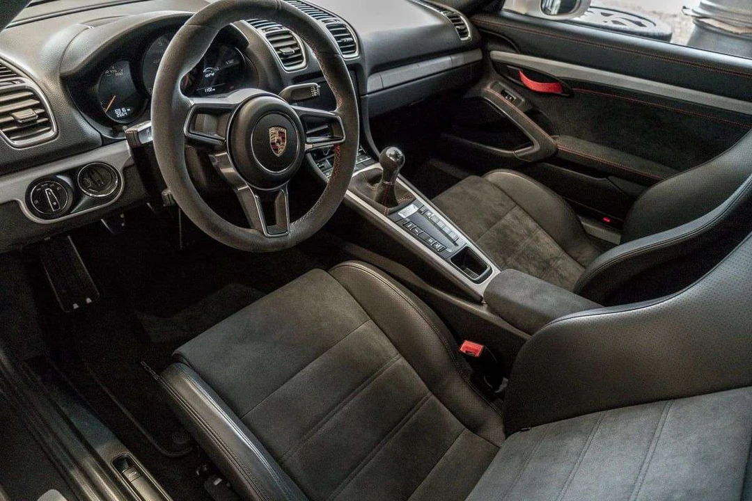 2016 Porsche 981 Cayman GT4 - Image 7 of 10