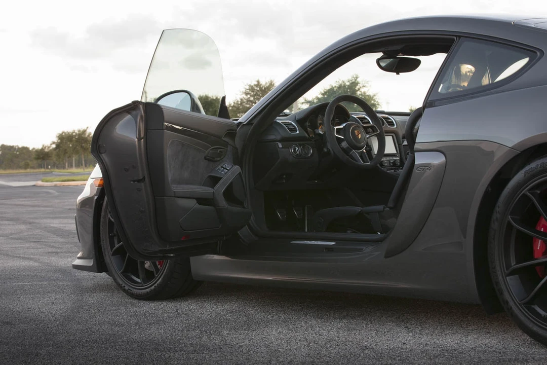 2016 Porsche 981 Cayman GT4 - Image 11 of 17