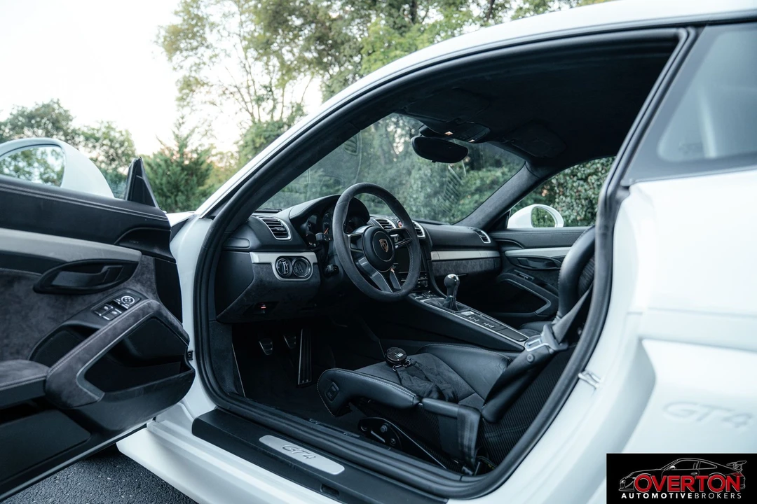 2016 Porsche 981 Cayman GT4 - Image 10 of 31