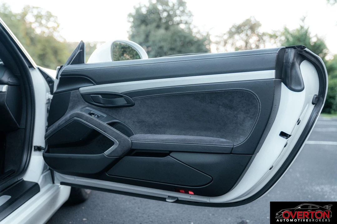 2016 Porsche 981 Cayman GT4 - Image 24 of 31