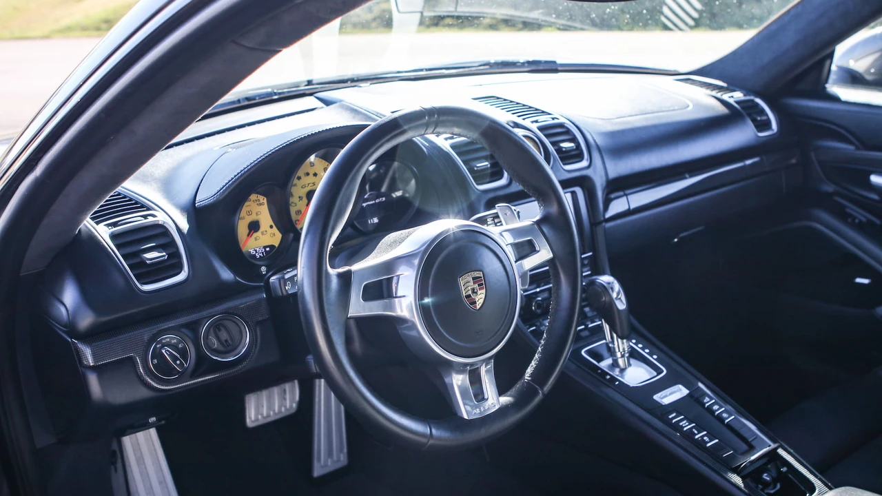 2016 Porsche 981 Cayman GTS - Image 4 of 31