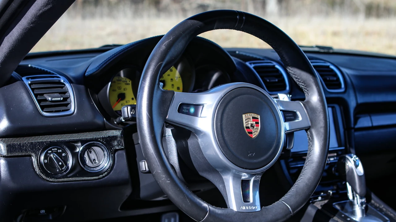 2016 Porsche 981 Cayman GTS - Image 10 of 31