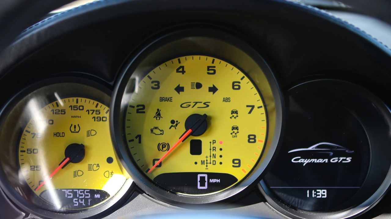 2016 Porsche 981 Cayman GTS - Image 14 of 31