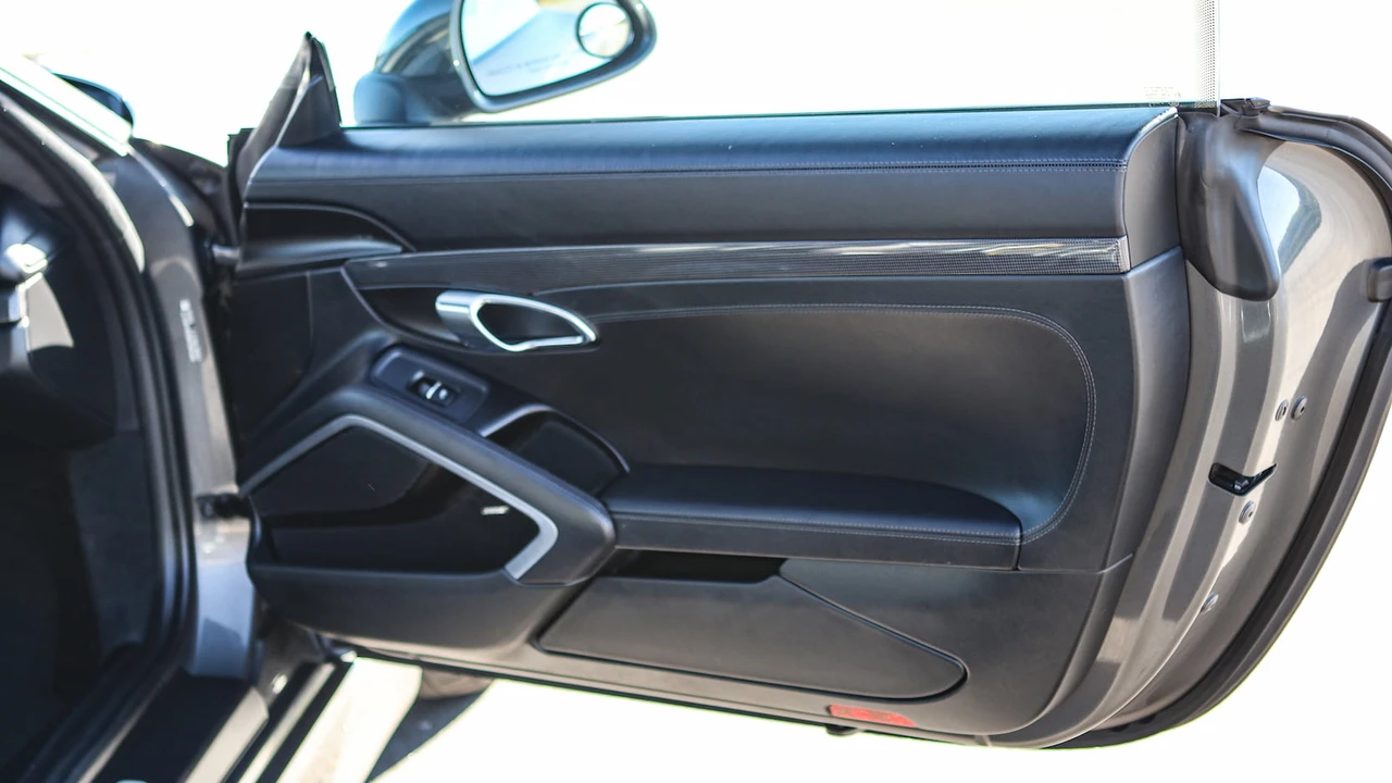 2016 Porsche 981 Cayman GTS - Image 25 of 31