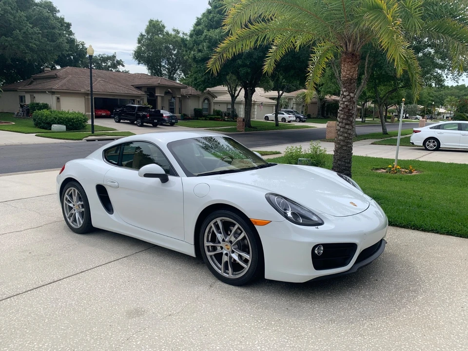 2016 Porsche 981 Cayman - Image 8 of 10