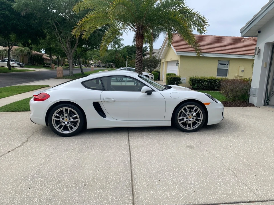 2016 Porsche 981 Cayman - Image 7 of 10