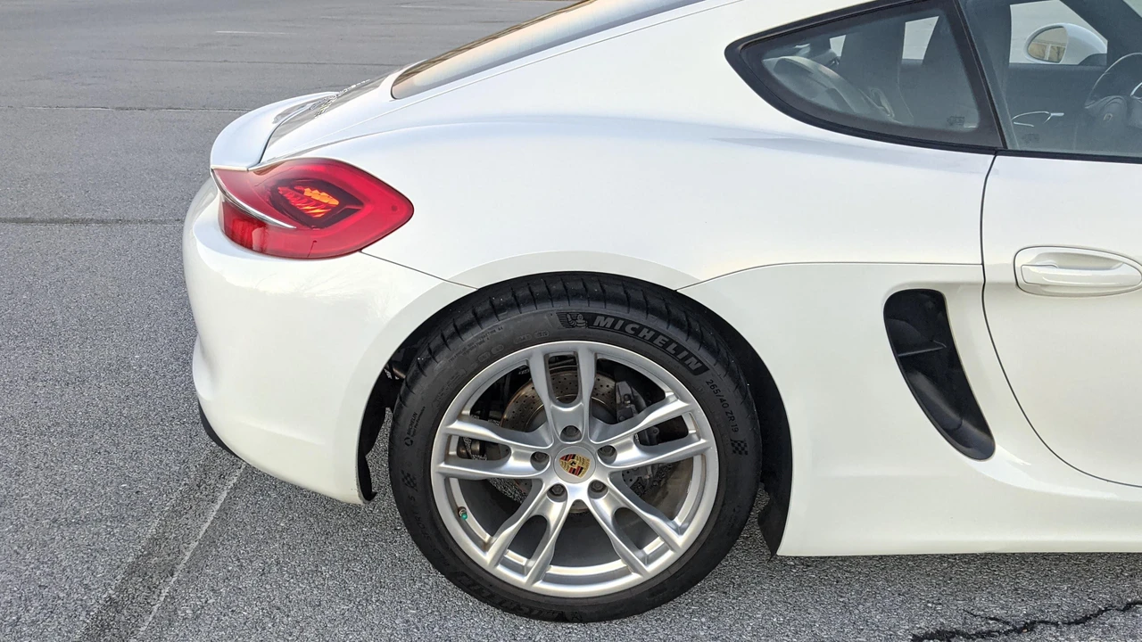 2016 Porsche 981 Cayman - Image 16 of 25