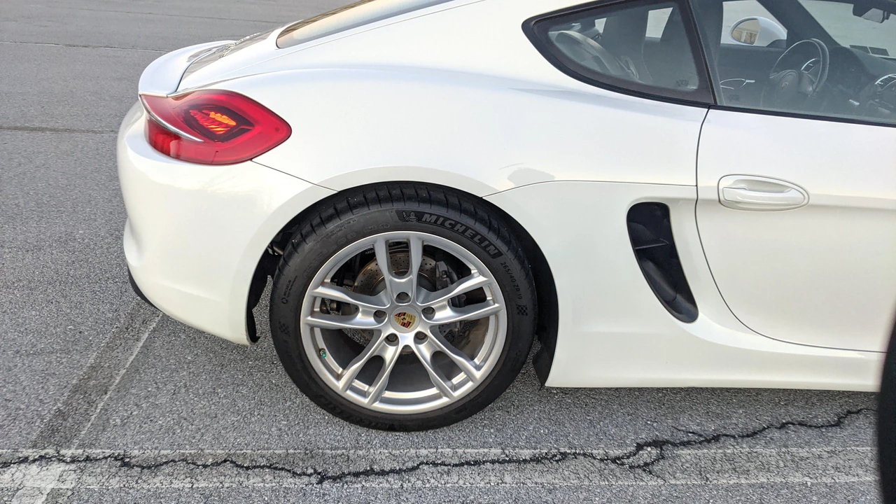 2016 Porsche 981 Cayman - Image 15 of 25