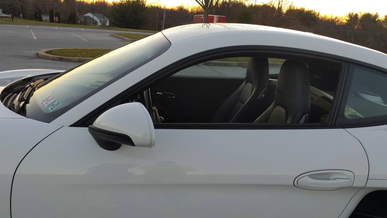 2016 Porsche 981 Cayman - Image 11 of 25