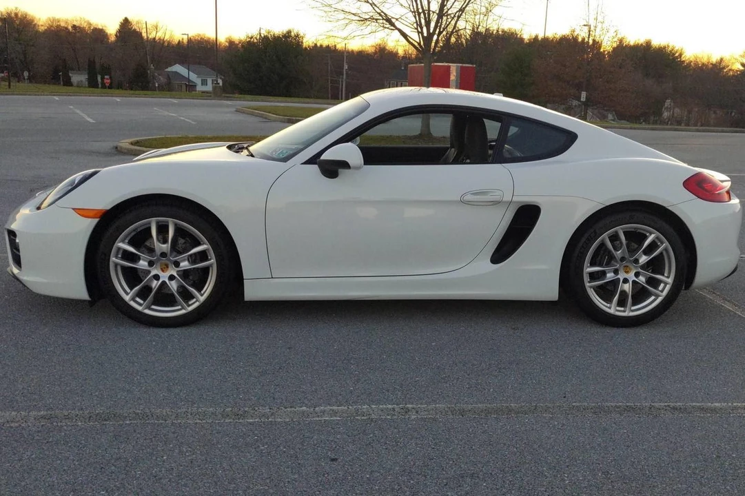 2016 Porsche 981 Cayman - Image 4 of 25