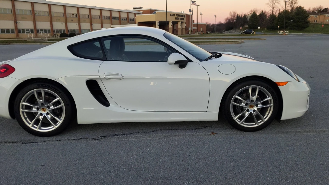2016 Porsche 981 Cayman - Image 8 of 25