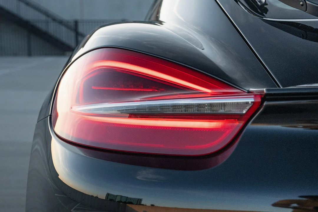 2016 Porsche 981 Cayman - Image 21 of 31