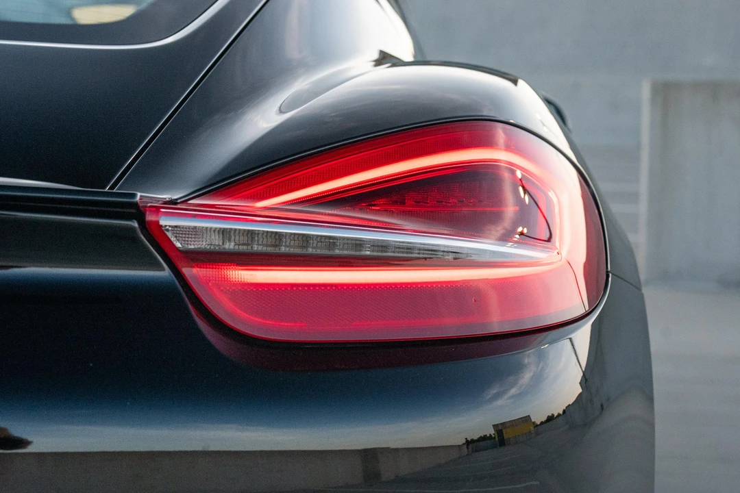 2016 Porsche 981 Cayman - Image 27 of 31