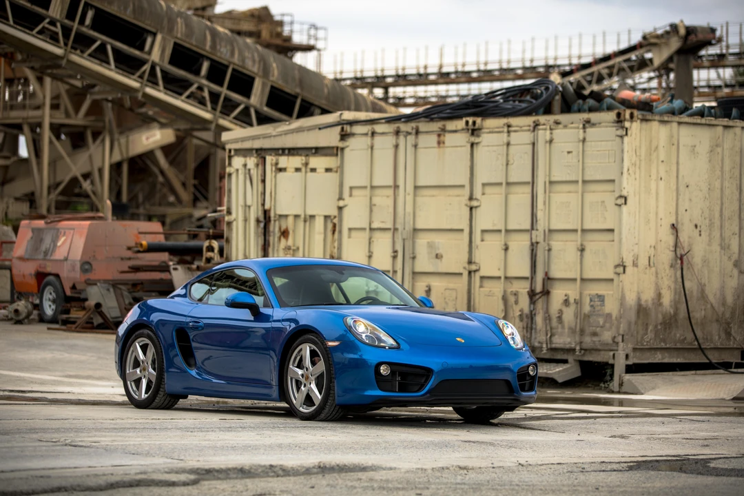 2016 Porsche 981 Cayman - Image 16 of 18