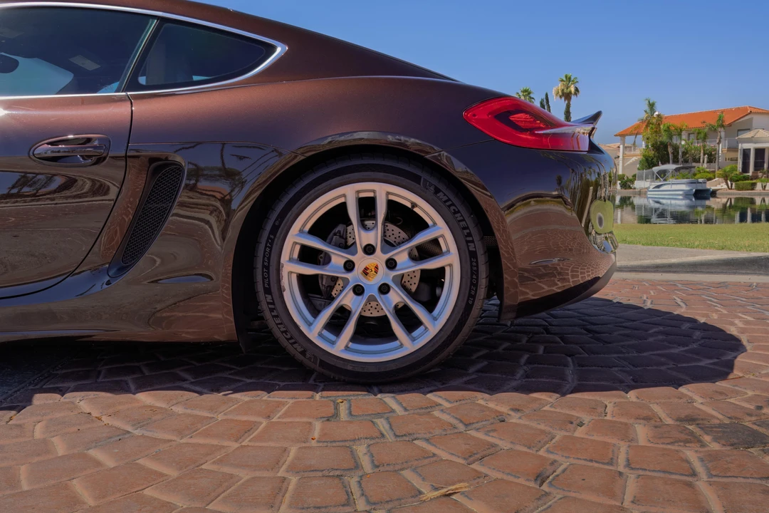 2016 Porsche 981 Cayman - Image 27 of 31