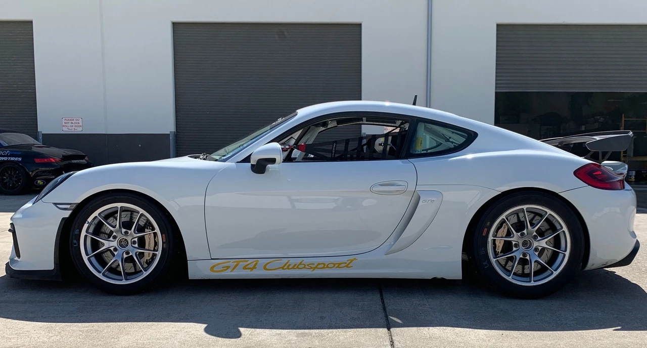 2016 Porsche 981 Cayman GT4 Clubsport - Image 2 of 25