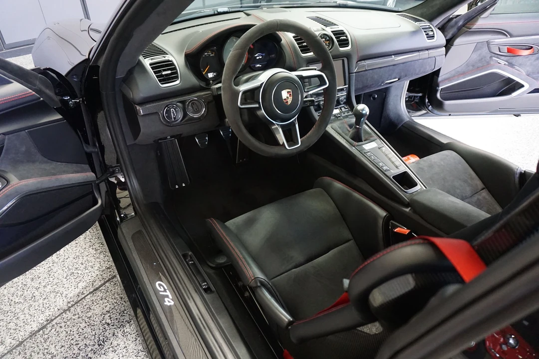 2016 Porsche 981 Cayman GT4 - Image 2 of 3