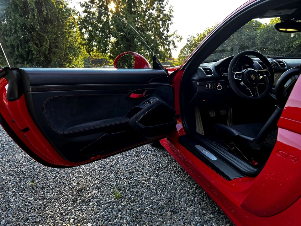 2016 Porsche 981 Cayman GT4 - Image 18 of 31
