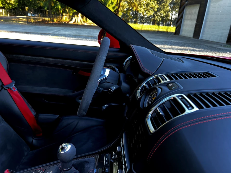 2016 Porsche 981 Cayman GT4 - Image 28 of 31