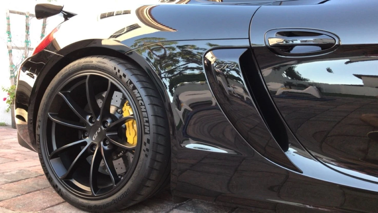 2016 Porsche 981 Cayman GT4 - Image 15 of 16