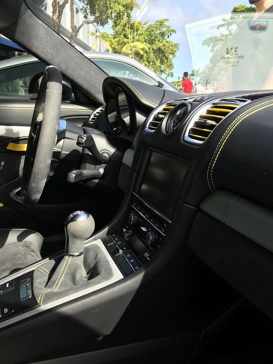 2016 Porsche 981 Cayman GT4 - Image 8 of 16