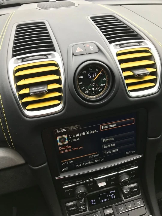 2016 Porsche 981 Cayman GT4 - Image 7 of 16