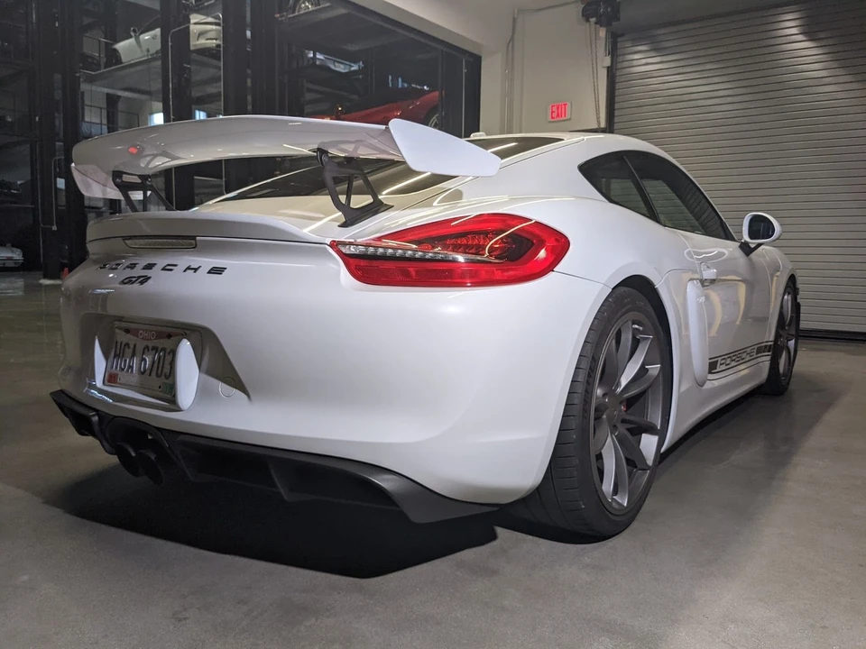 2016 Porsche 981 Cayman GT4 - Image 8 of 11