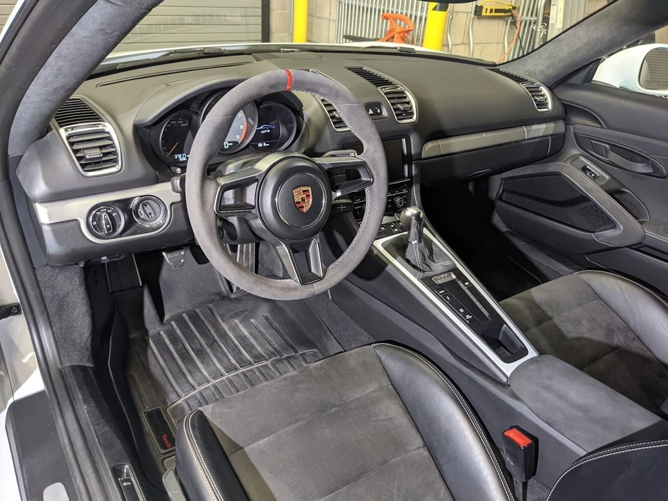 2016 Porsche 981 Cayman GT4 - Image 10 of 11