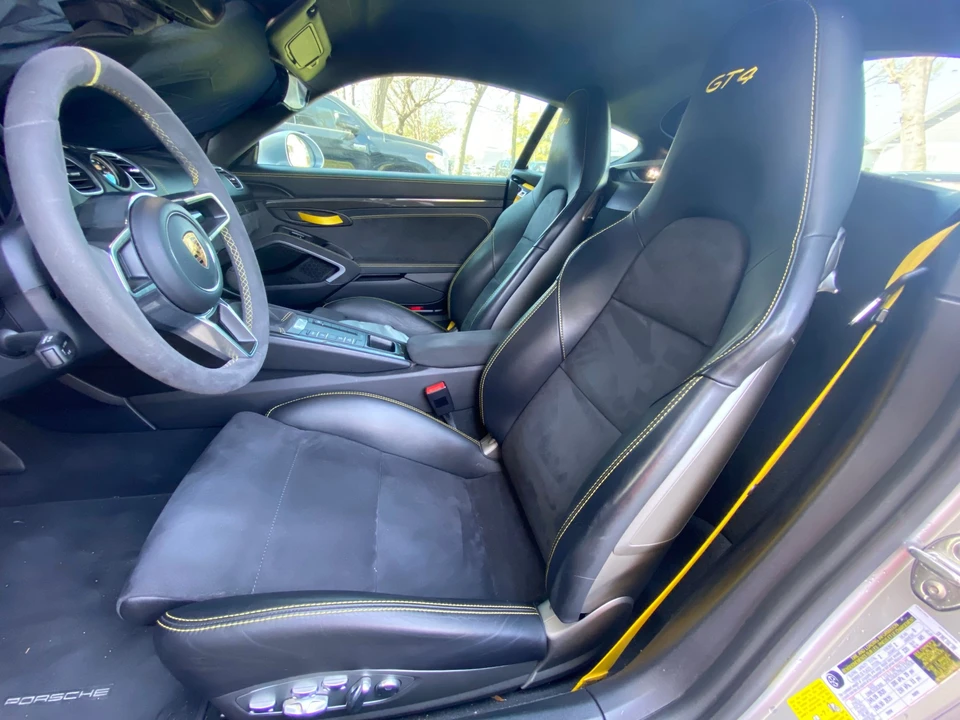 2016 Porsche 981 Cayman GT4 - Image 9 of 17