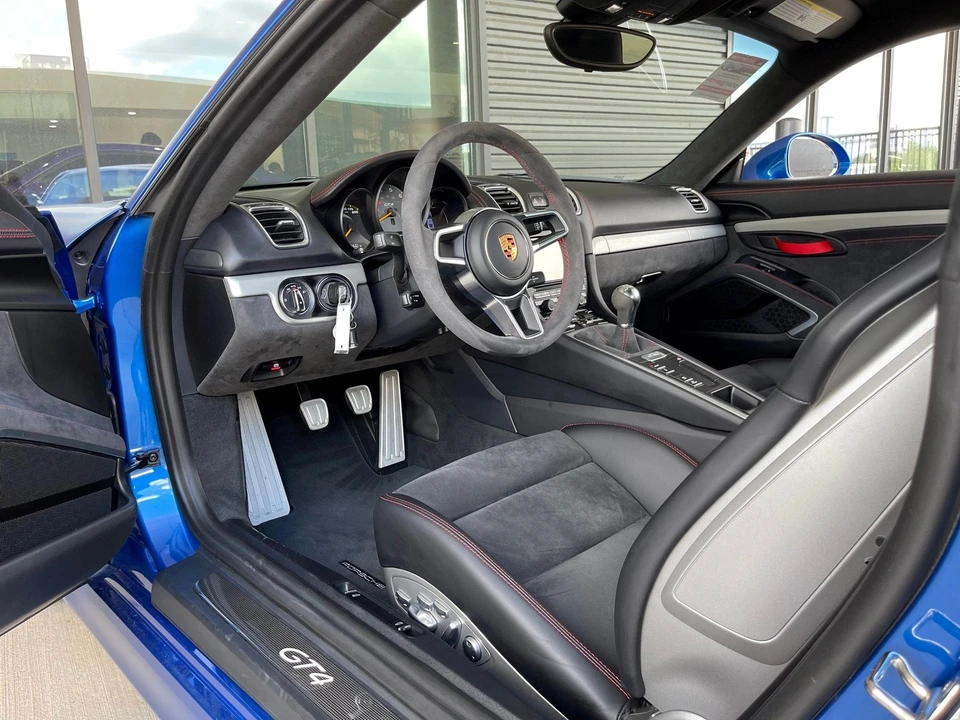 2016 Porsche 981 Cayman GT4 - Image 6 of 9