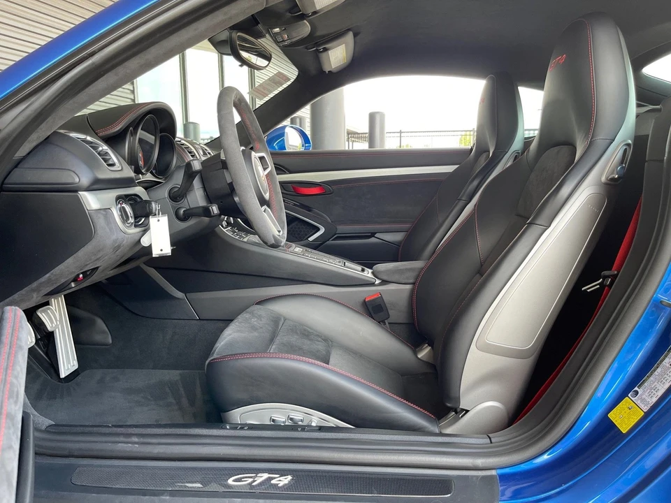 2016 Porsche 981 Cayman GT4 - Image 7 of 9