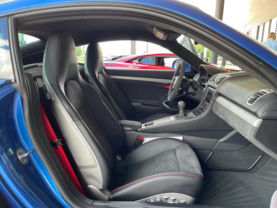 2016 Porsche 981 Cayman GT4 - Image 8 of 9