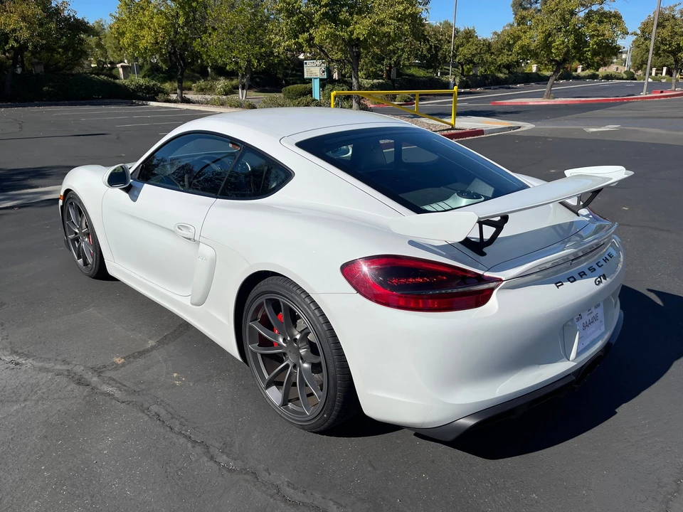 2016 Porsche 981 Cayman GT4 - Image 2 of 31
