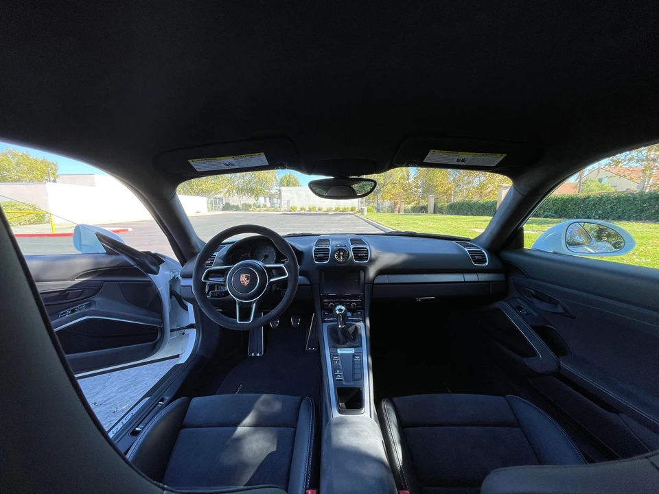 2016 Porsche 981 Cayman GT4 - Image 22 of 31